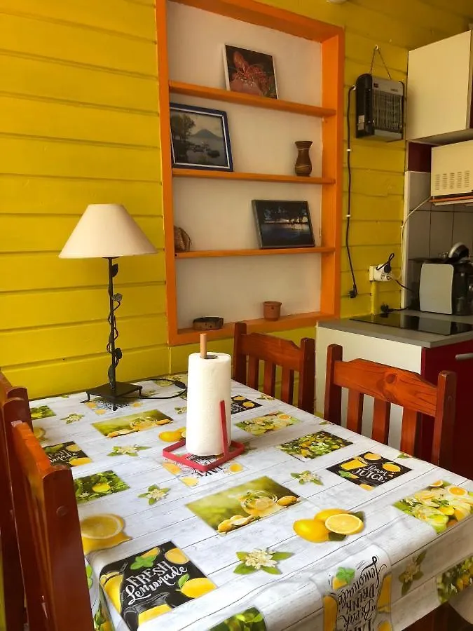 Hébergement de vacances Location Gite Bungalow A 70M De La Plage Bouillante
