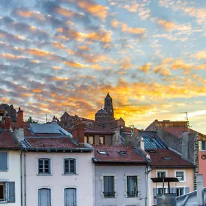 Gîte du rempart avec Balnéo, Garage, 2 SDB 2WC vue sur les monuments Le Puy-en-Velay